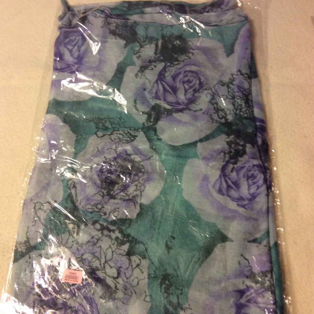 J Francis Amaris Mint Green Rose 100% Viscose